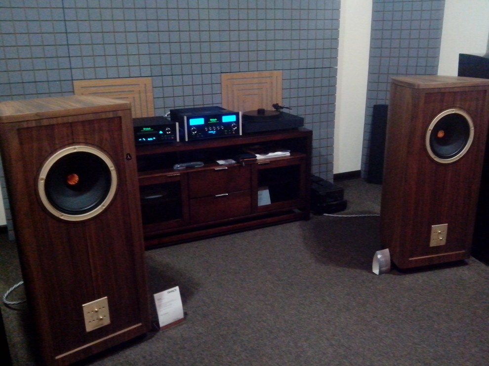 Обложка проекта: домашний кинозал