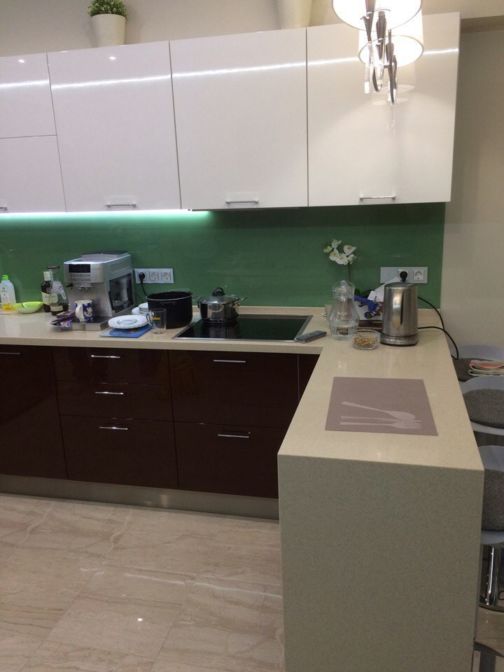 Обложка проекта: Фасады крашеные столешница искусственный камень