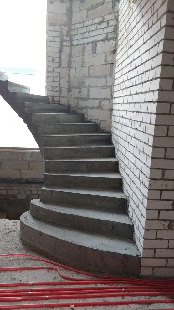 полувинтовые лестницы в эркере