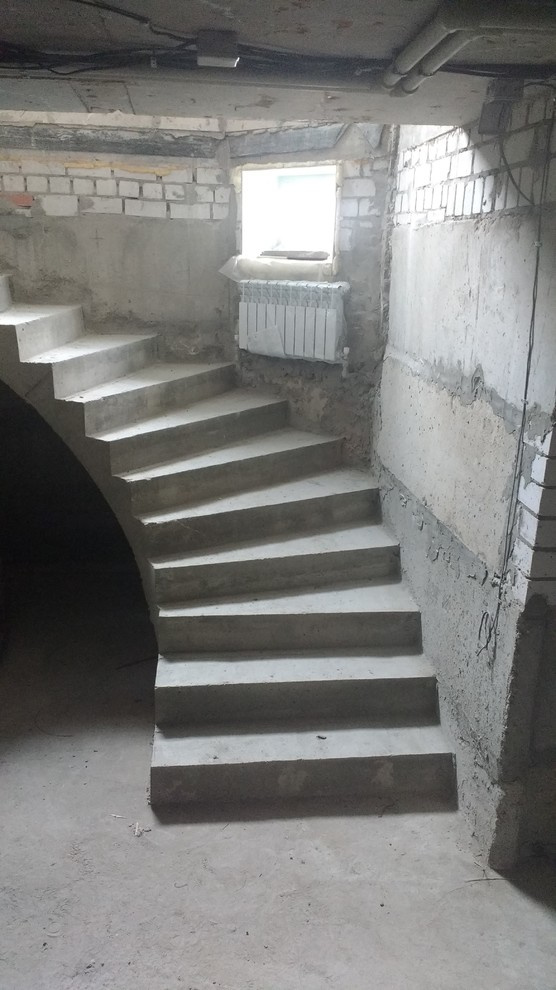 полувинтовые лестницы в эркере