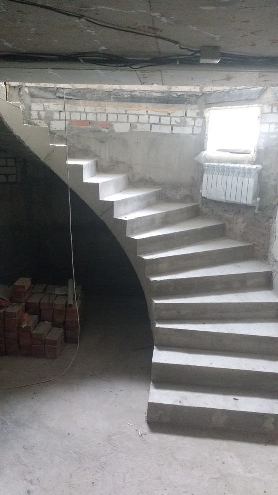 полувинтовые лестницы в эркере