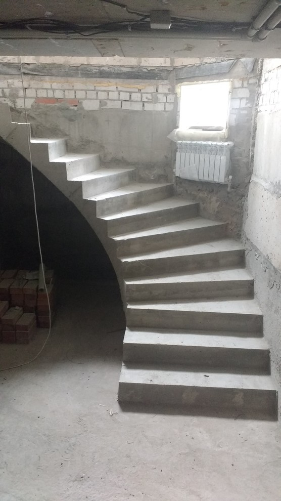 полувинтовые лестницы в эркере