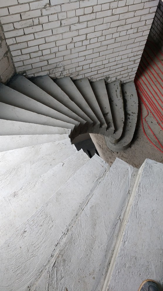 полувинтовые лестницы в эркере