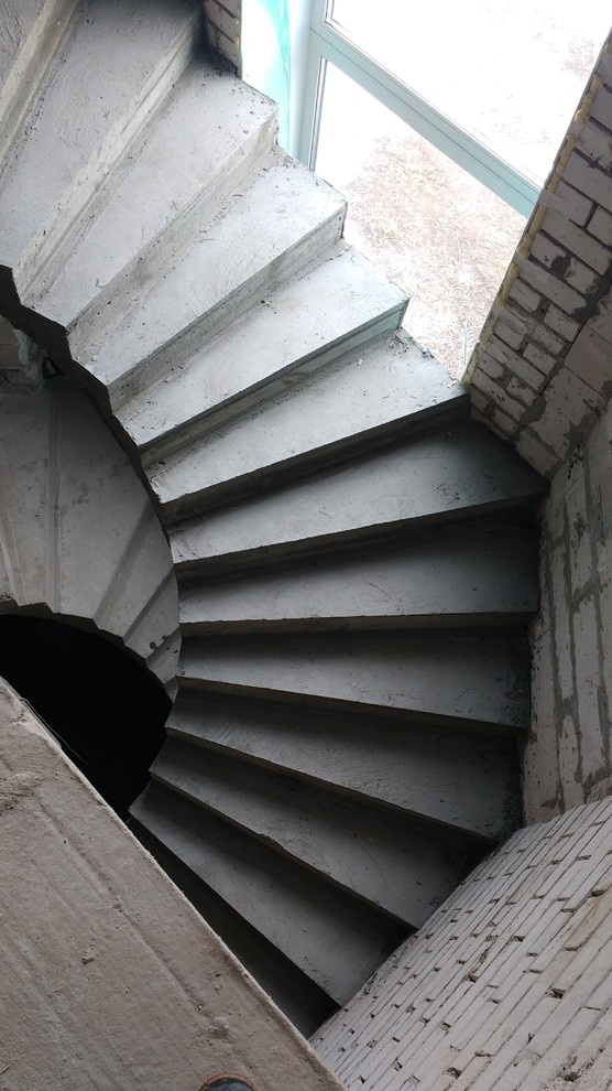 Обложка проекта: полувинтовые лестницы в эркере