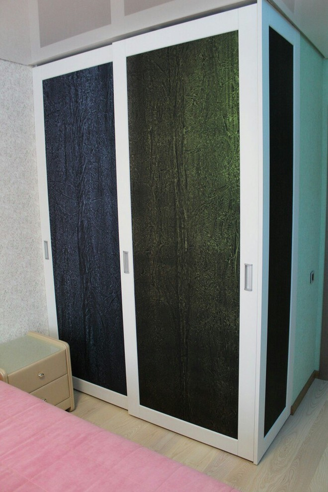 Эксклюзивный шкаф купе. фасады с эффектом Хамелеон.