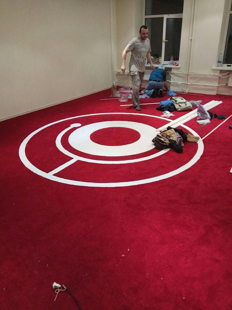 Укладка ковролина для Comedy Club