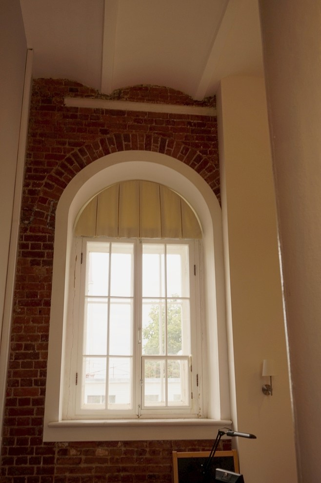 Обложка проекта: Ламбрекен + рулонная штора на арочное окно