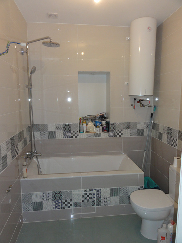 Укладка плитки в ванной комнате. Москва.