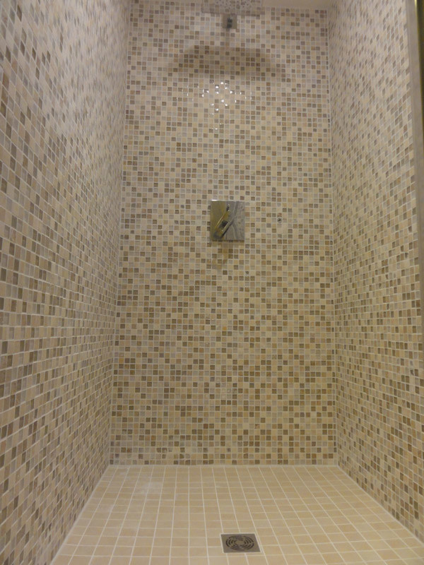 Укладка плитки в ванной комнате. Москва.