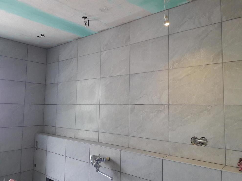 Укладка плитки в ванной комнате. Москва.