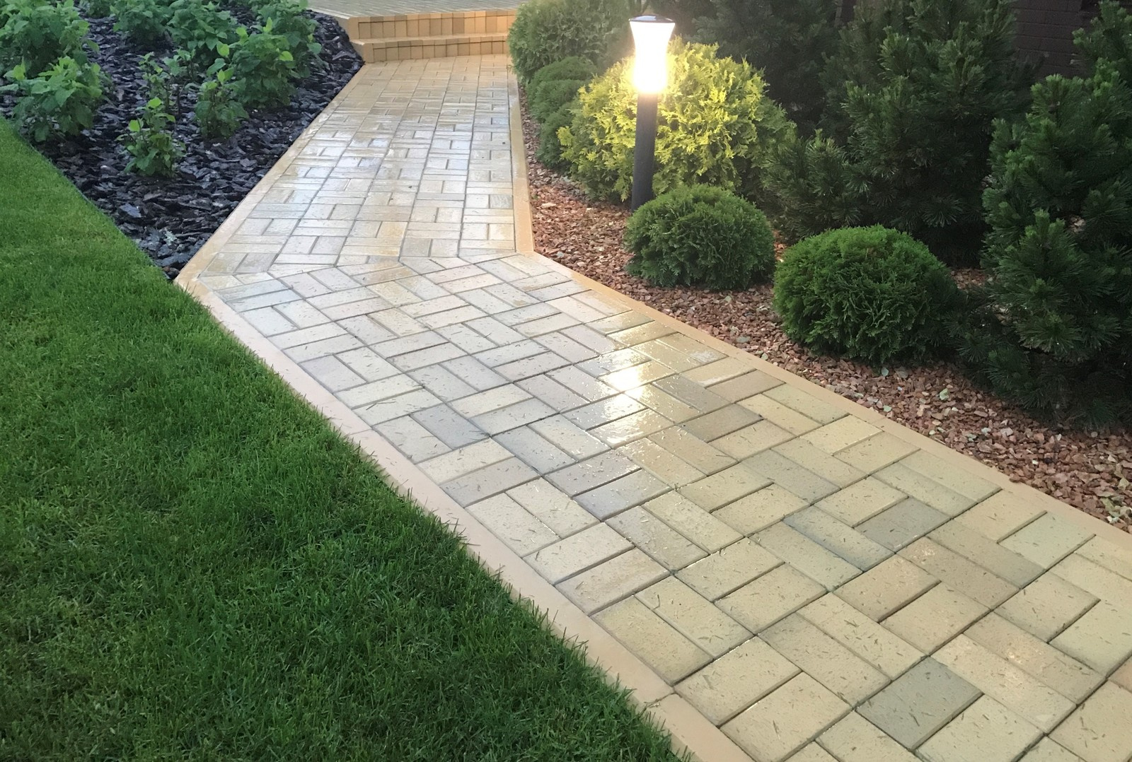 Сад гортензий, ирисов и горных сосен