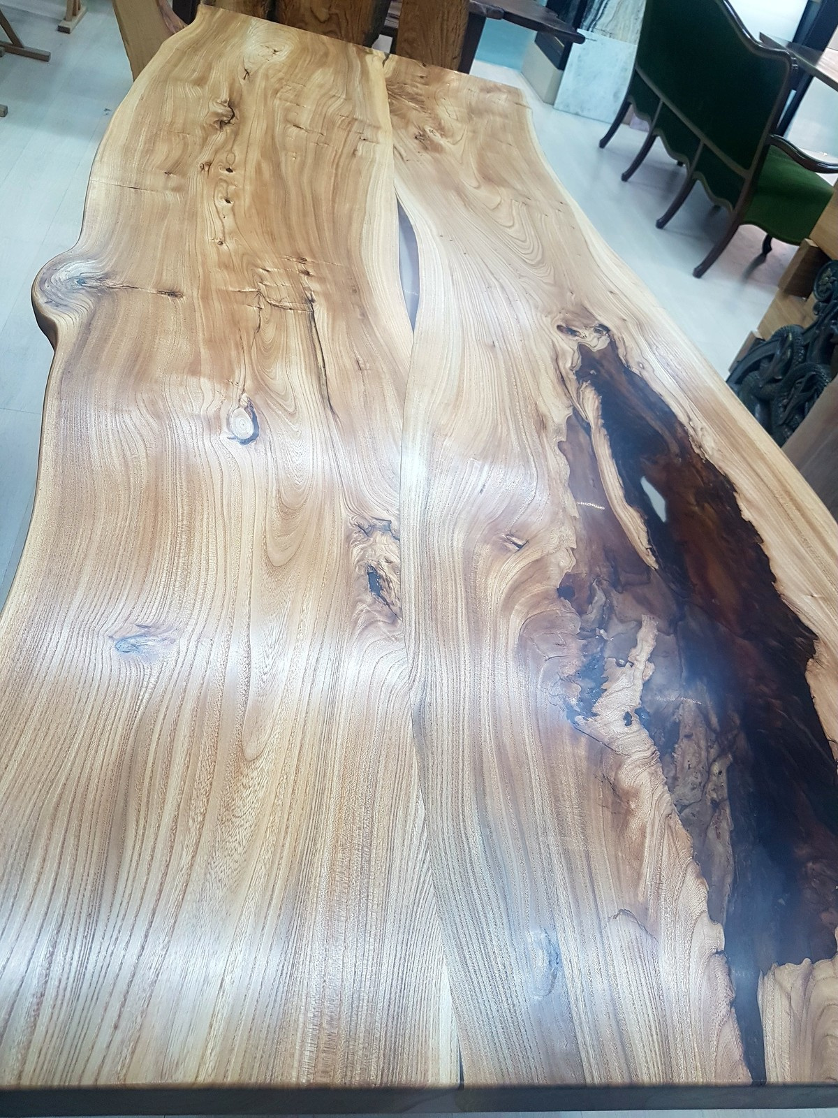 Стол Live Edge Design из 2х цельных срезов, массив вяза