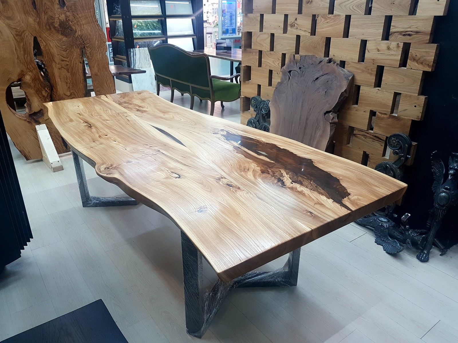 Стол Live Edge Design из 2х цельных срезов, массив вяза