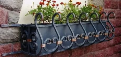 Кованые цветочницы