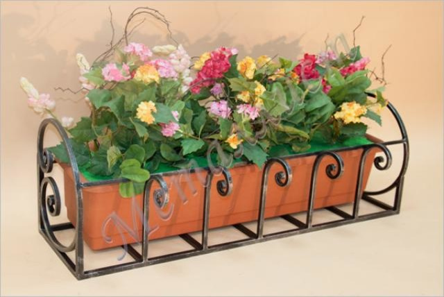 Кованые цветочницы
