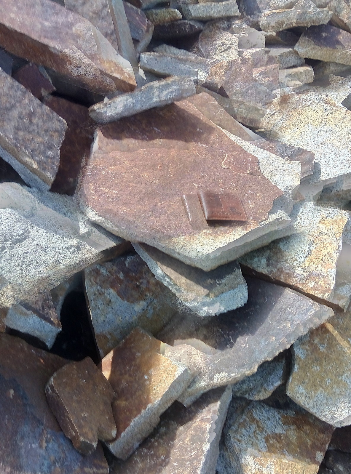 Глыбы каменные для ландшафтного дизайна большие