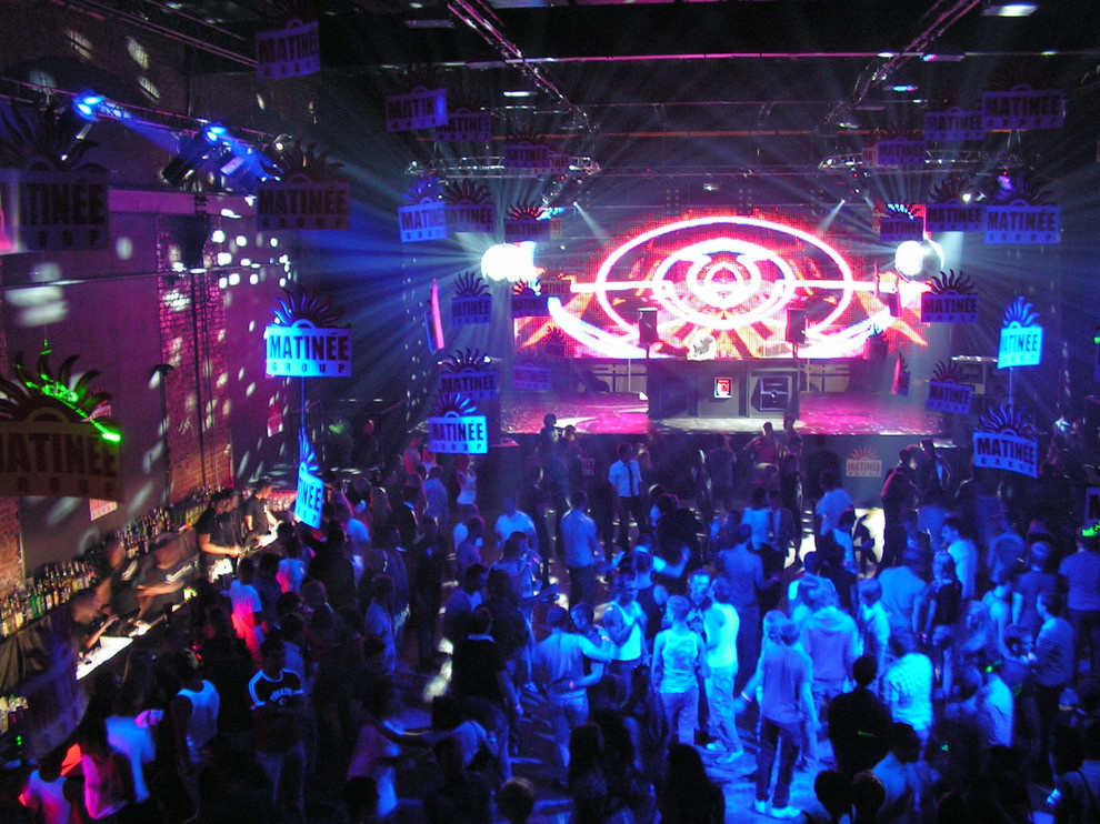 Клуб " La Discoteque" 1000 кв. м., 1 мес.