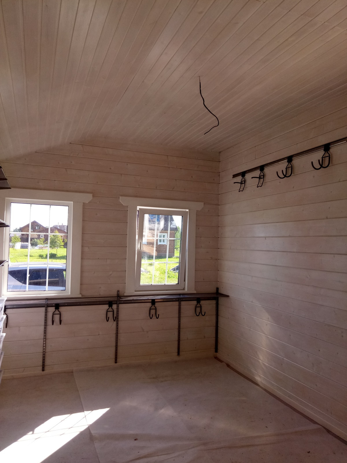 Гараж из деревянного бруса  для хранения садовой техники и инвентаря