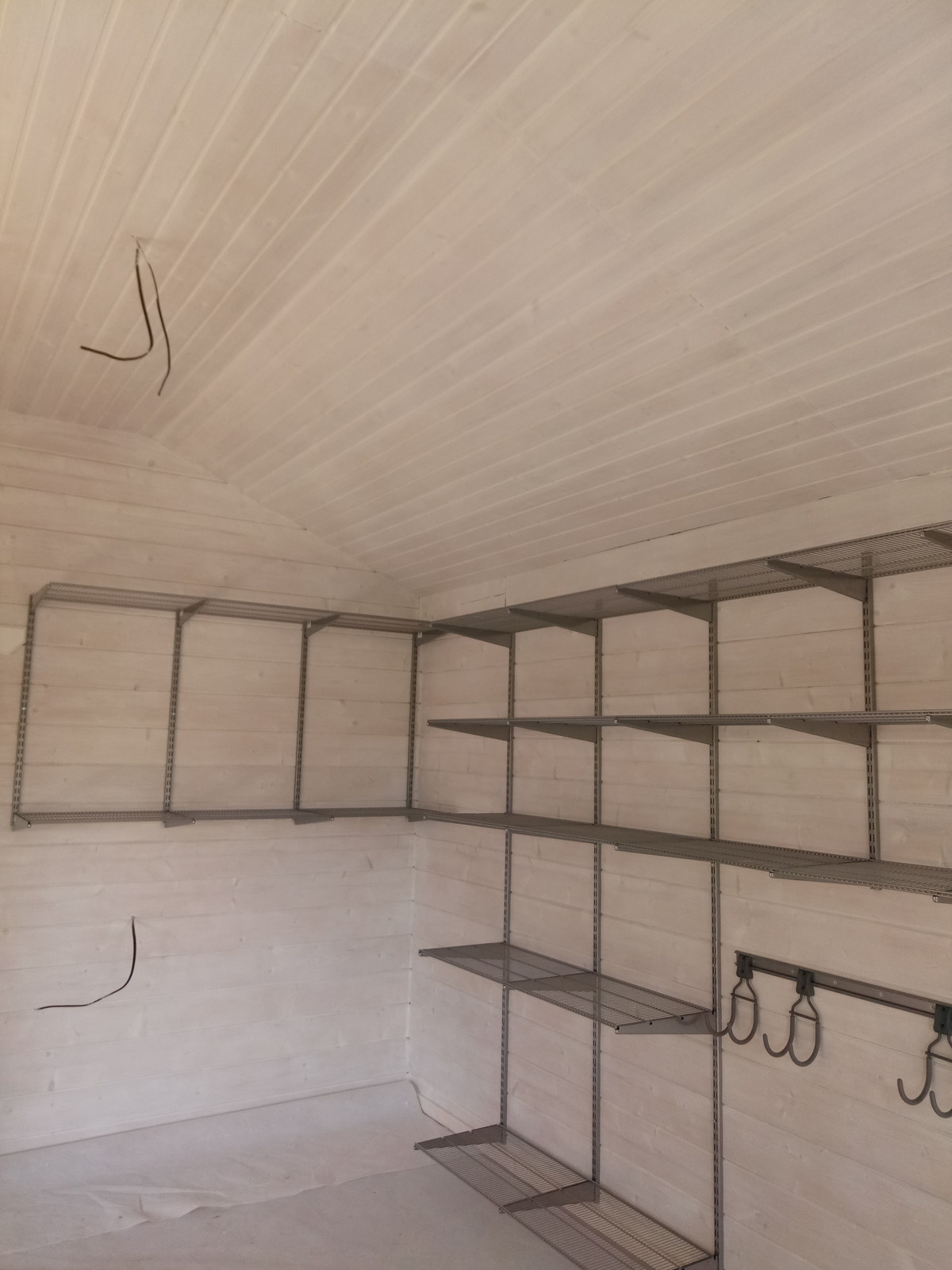 Гараж из деревянного бруса  для хранения садовой техники и инвентаря