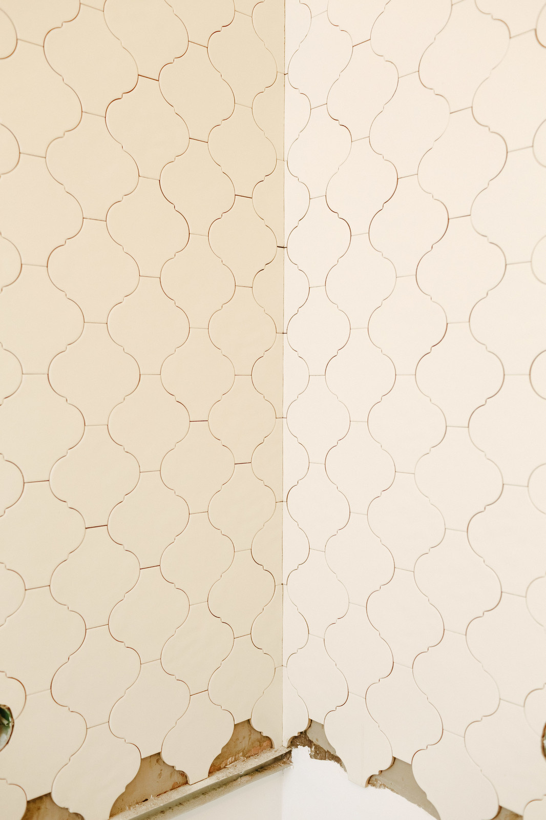 процесс ремонта в квартире на ул. Композиторов ( укладка фигурной плитки )