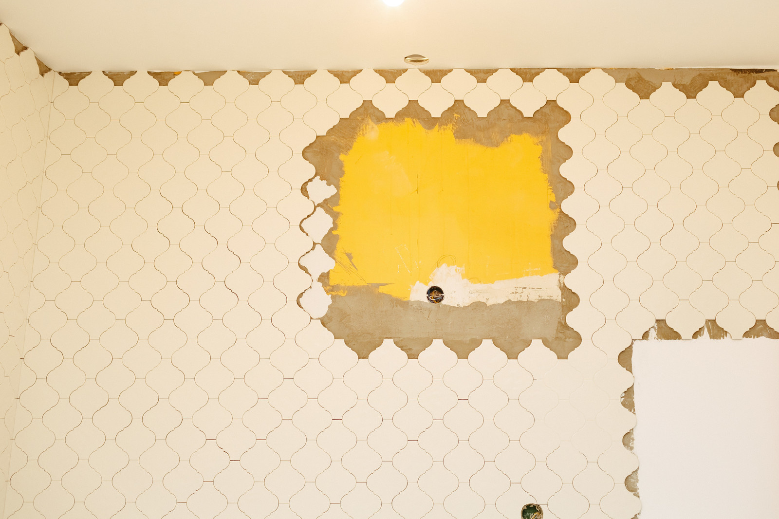 процесс ремонта в квартире на ул. Композиторов ( укладка фигурной плитки )