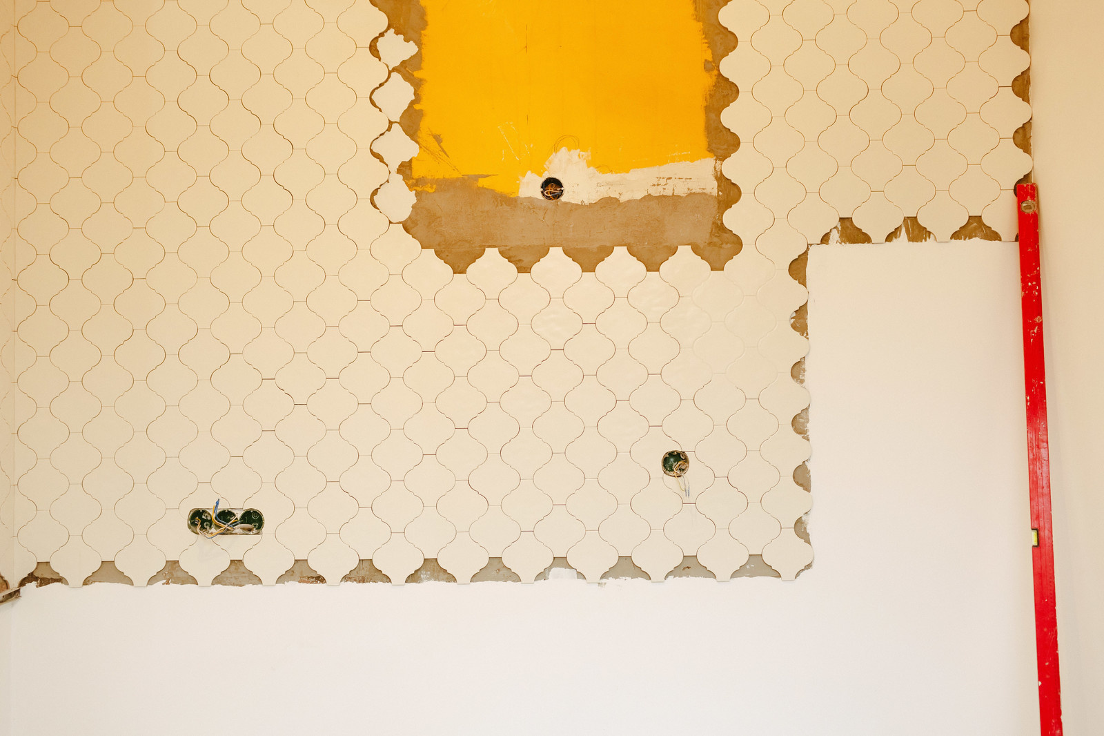 процесс ремонта в квартире на ул. Композиторов ( укладка фигурной плитки )