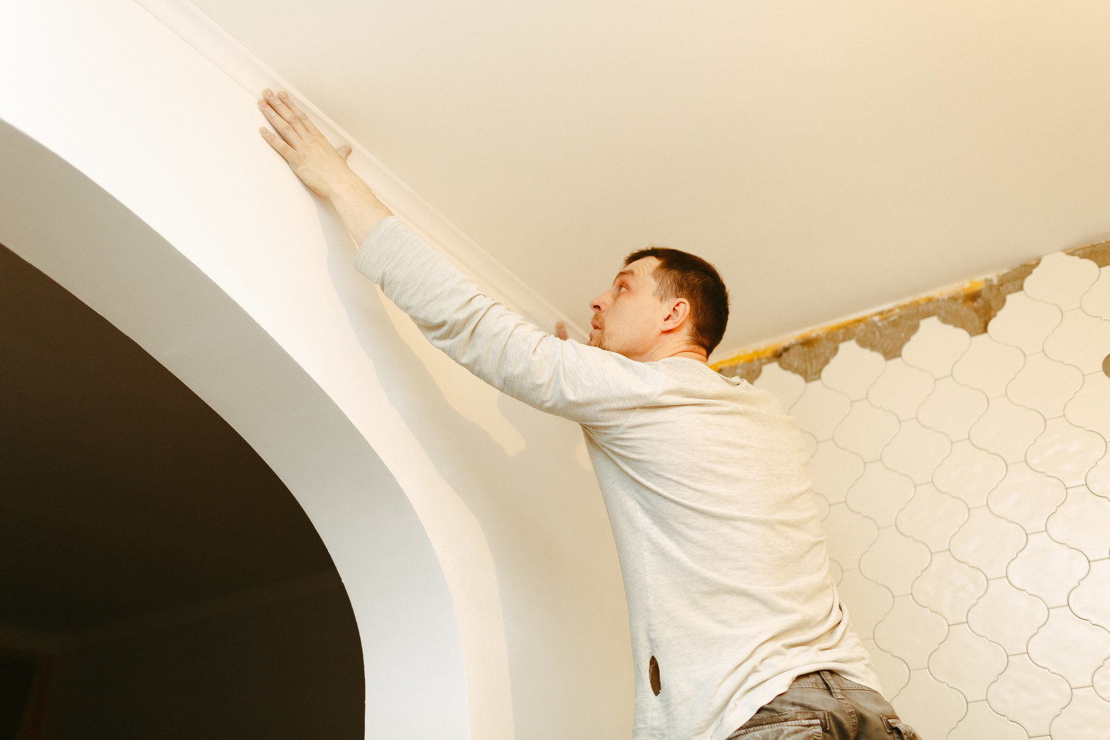 Обложка проекта: процесс ремонта в квартире на ул. Композиторов ( укладка фигурной плитки )