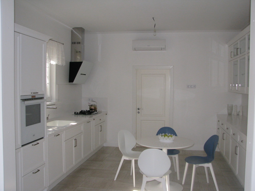 Одноэтажный дом с террасой у бассейна