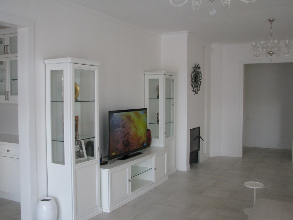 Одноэтажный дом с террасой у бассейна