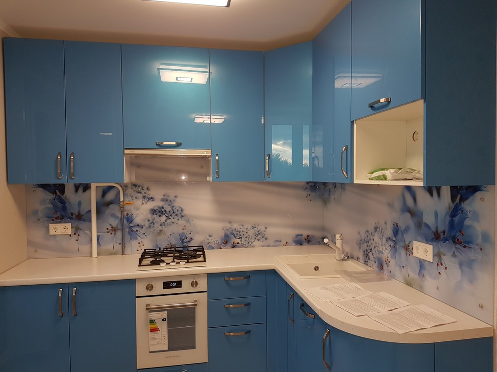 Кухонный фартук из стекла (тематика: цветы)