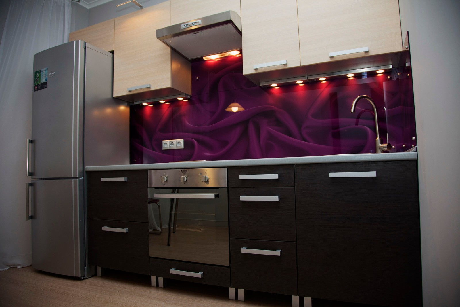 Обложка проекта: Кухонный фартук из стекла (тематика: абстракция и текстура)