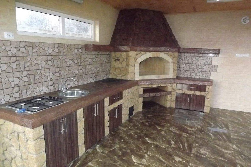 Отделка мангала штампованной штукатуркой