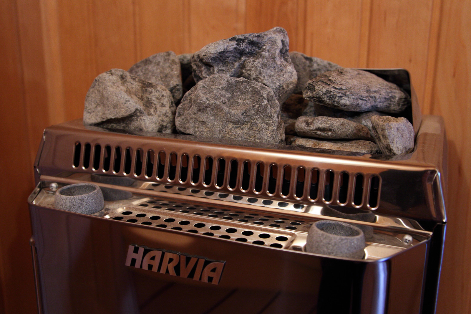 Деревянная баня с бассейном