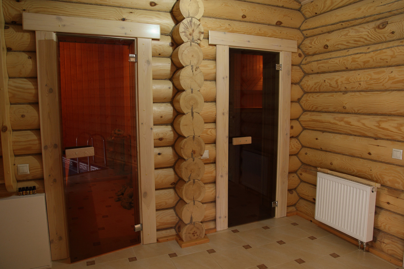 Деревянная баня с бассейном