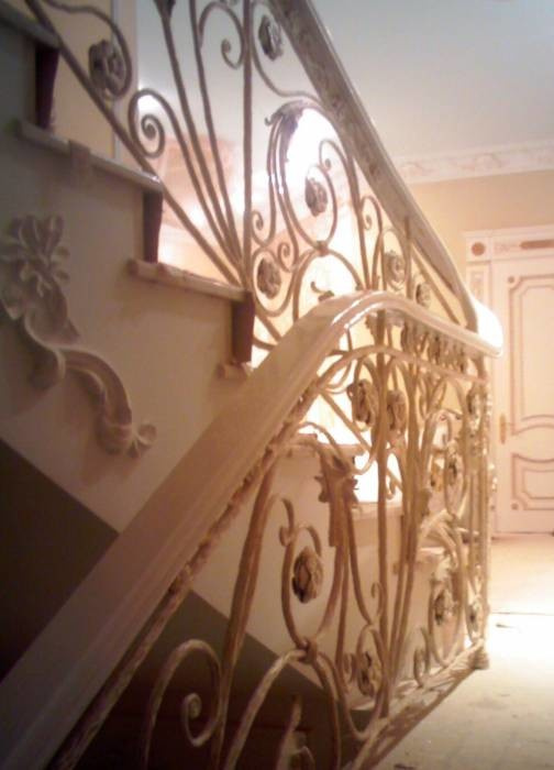 Лестница на бетоне, гнутые поручни