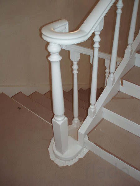 Обложка проекта: Лестница на бетоне