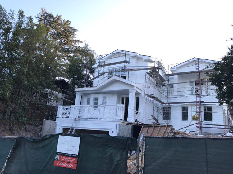 Дом в стиле Кейпкод на  Шерман Оакс