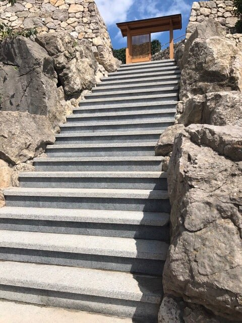 Гранитная лестница в в отеле «Mriya Resort & Spa»