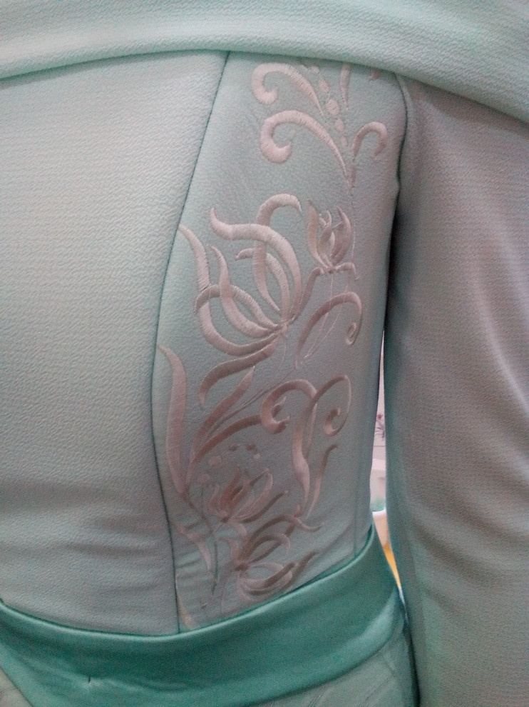 Вечерние и свадебные платья