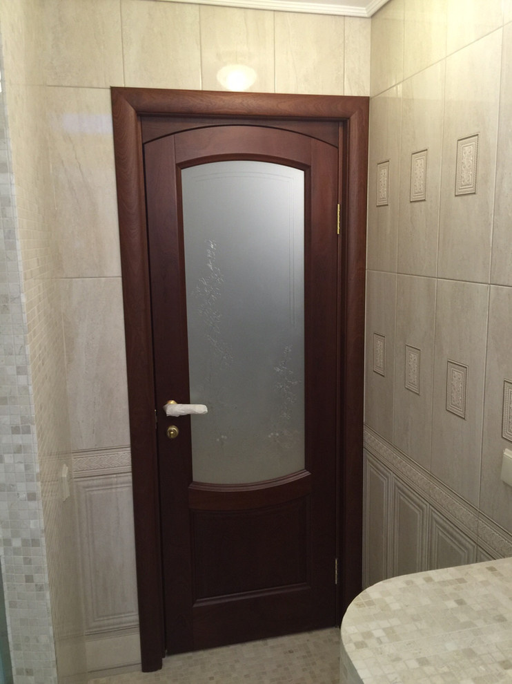 Модель Лувр арочный цвет красное дерево.Массив сосны шпонированный