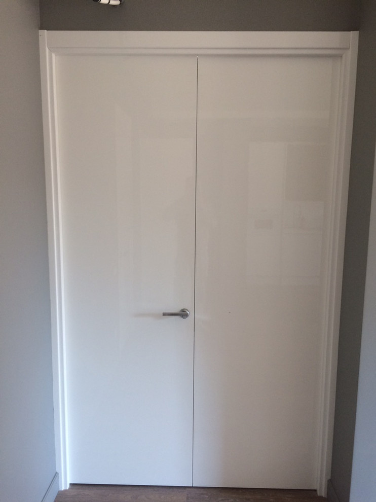 Модель Avorio 1 цвет белый.Массив сосны глянцевый