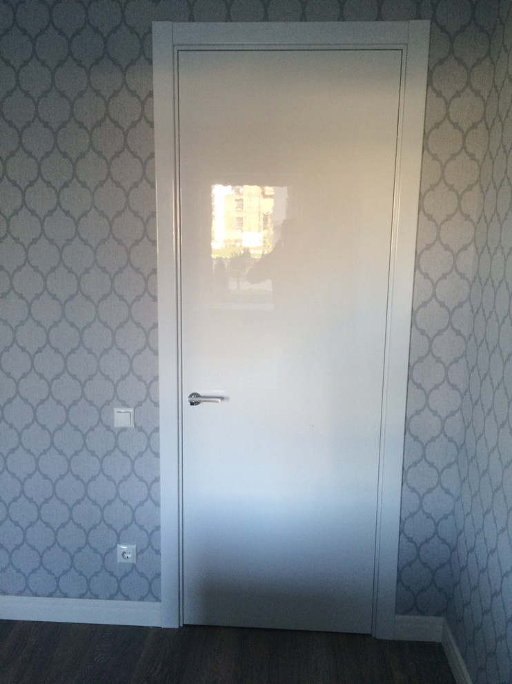 Модель Avorio 1 цвет белый.Массив сосны глянцевый