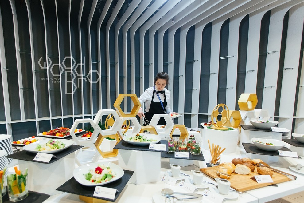 Деревянный декор для фуршета на Кубке Конфедераций