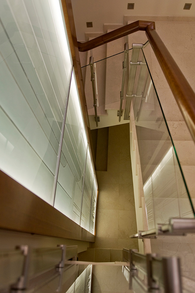 Витраж шахты лифта Резиденция Монолит