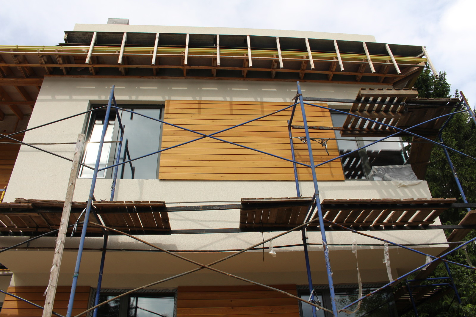 Реализация проекта. Первая очередь.Загородное домовладение из двух сообщающихся