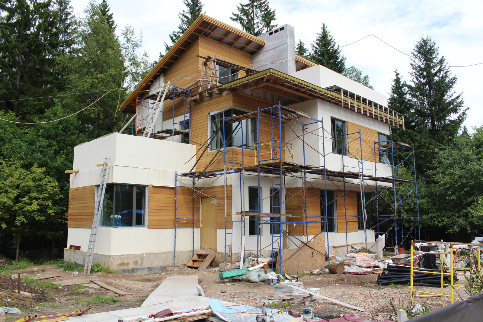 Перспектива с Юго-Запада. Реализация проекта. Первая очередь.Загородное домовлад