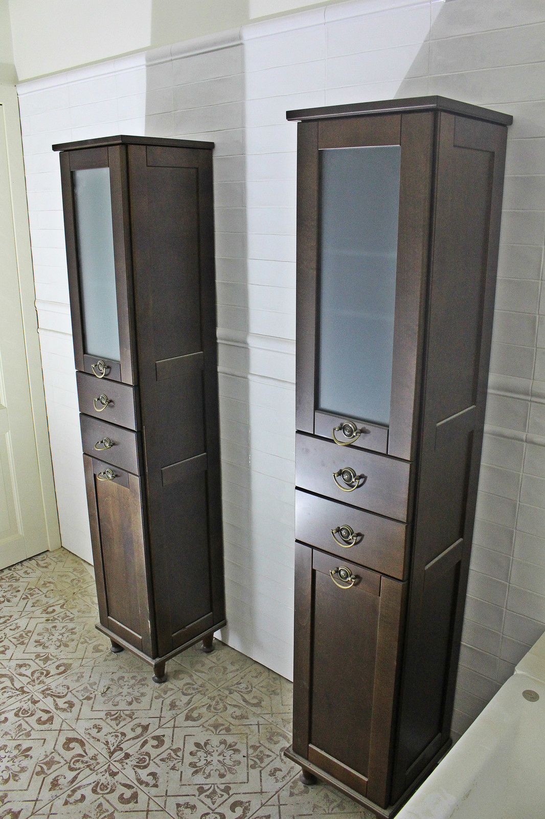 Загородное домовладение из двух сообщающихся коттеджей.