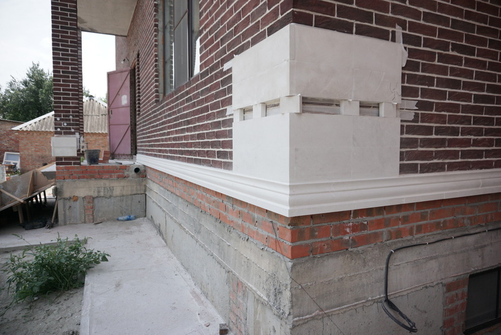 Обрамление углов рустовыми элементами