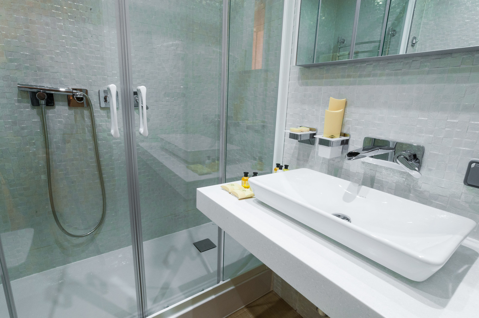 ОТЕЛЬ "ADRIANO"