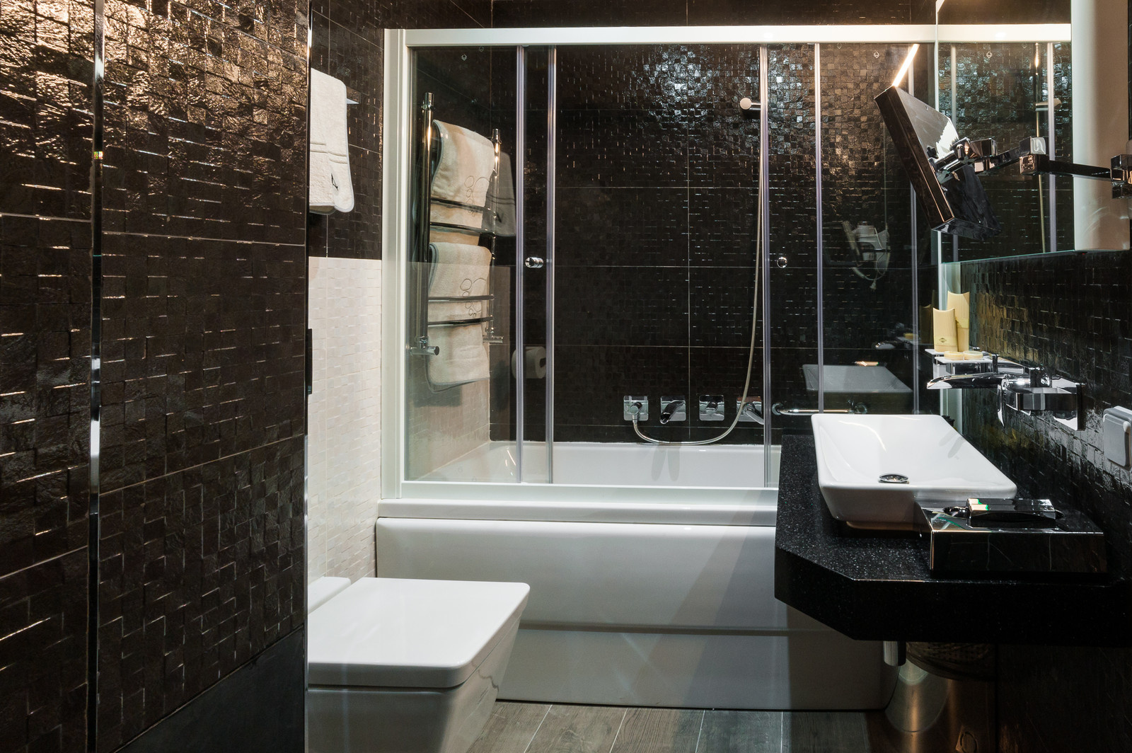 ОТЕЛЬ "ADRIANO"